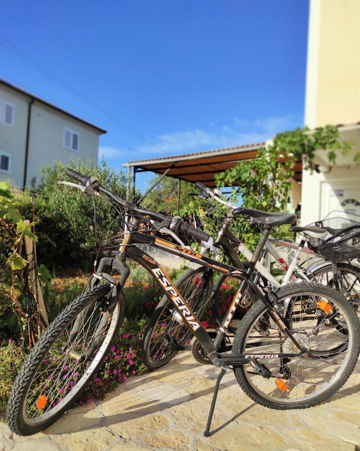 Apartments Barisic Hrvatskih Zrtava 404 Seget Vranjica Трогир Екстериор снимка