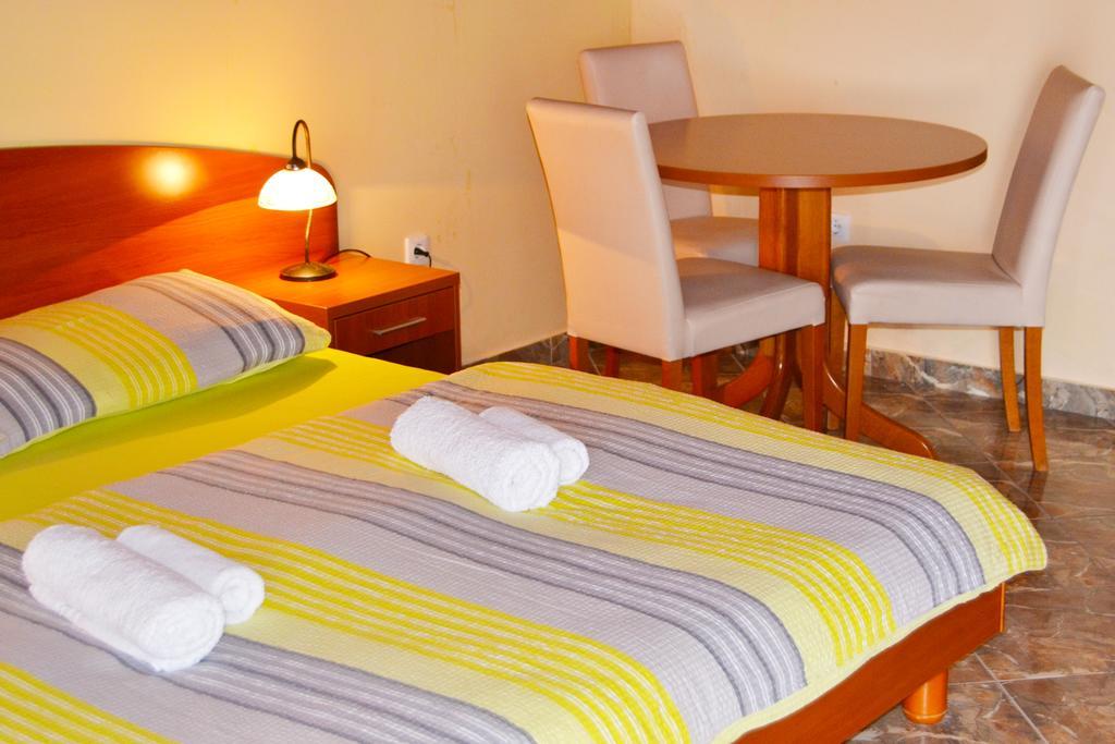 Apartments Barisic Hrvatskih Zrtava 404 Seget Vranjica Трогир Екстериор снимка