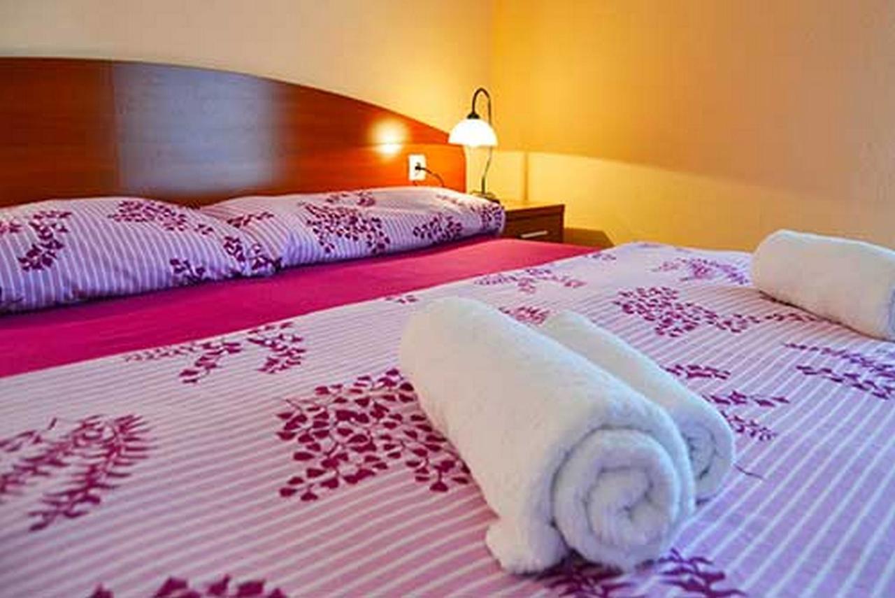 Apartments Barisic Hrvatskih Zrtava 404 Seget Vranjica Трогир Екстериор снимка