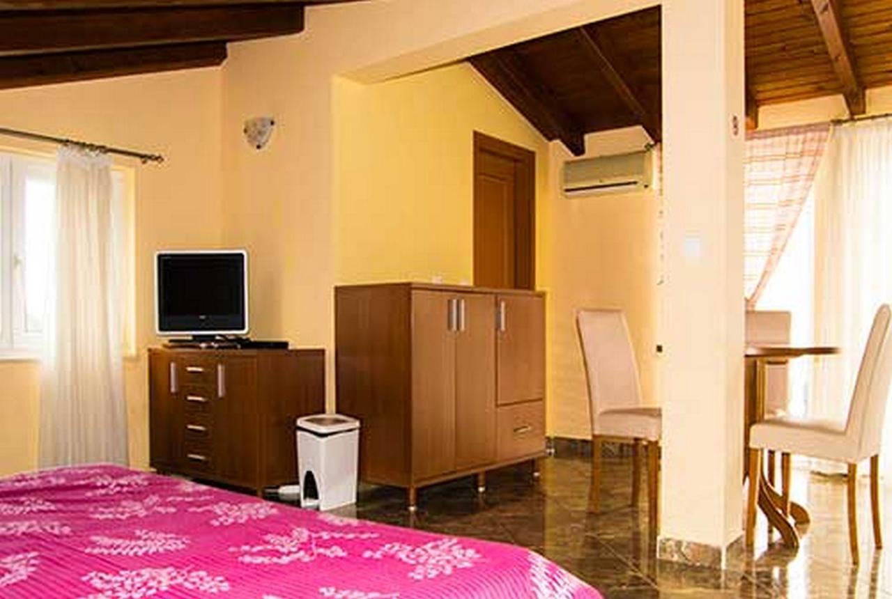 Apartments Barisic Hrvatskih Zrtava 404 Seget Vranjica Трогир Екстериор снимка
