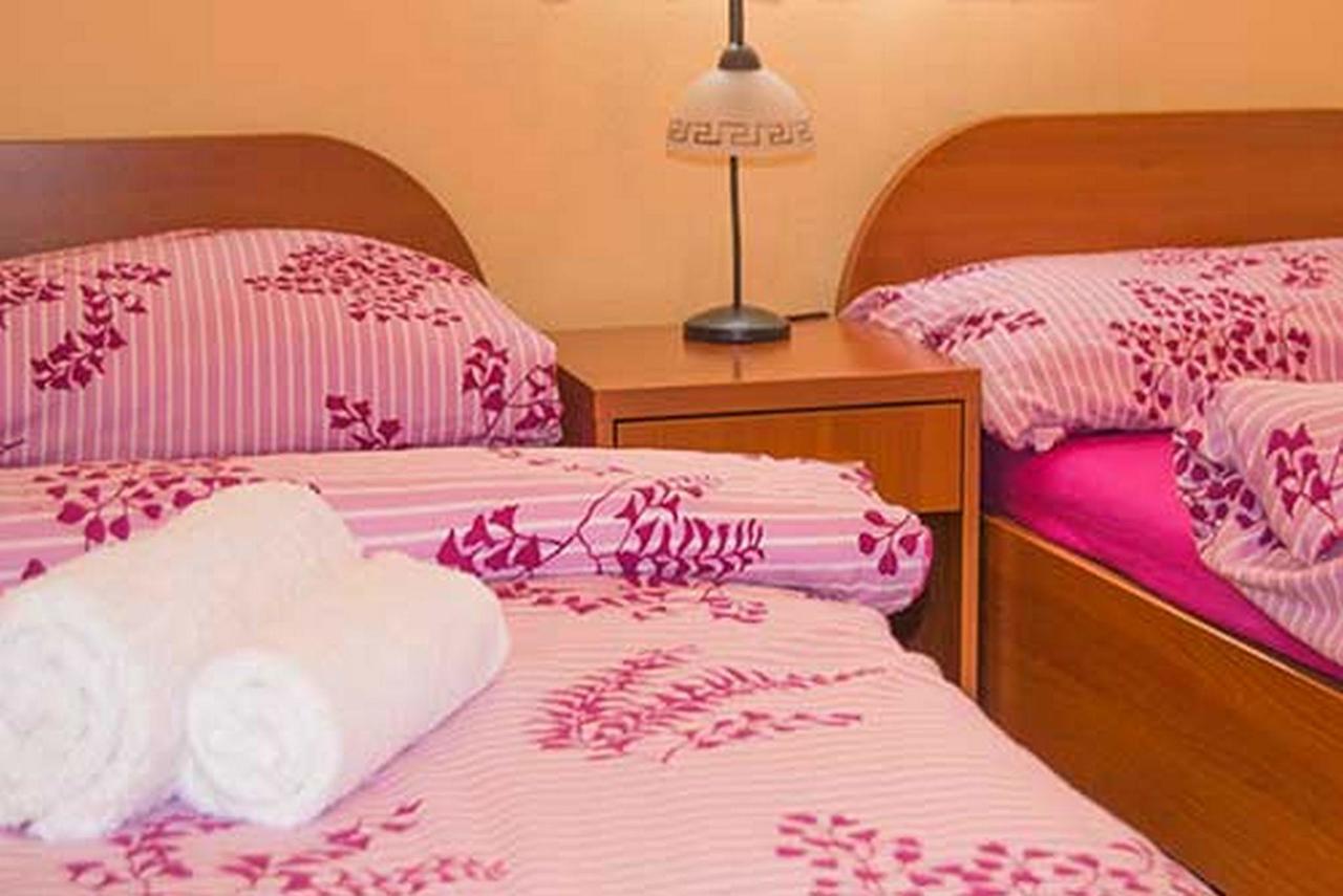 Apartments Barisic Hrvatskih Zrtava 404 Seget Vranjica Трогир Екстериор снимка