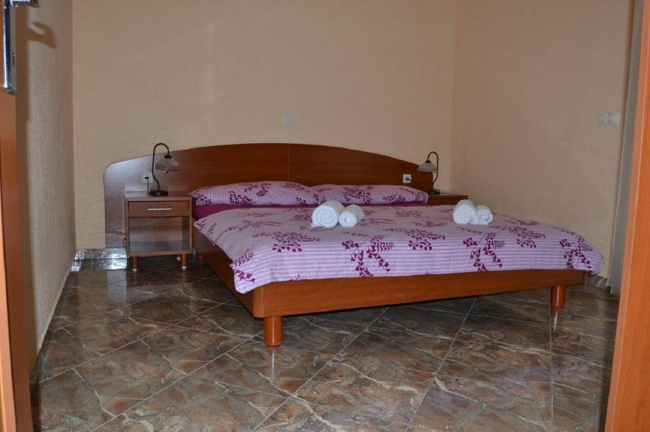 Apartments Barisic Hrvatskih Zrtava 404 Seget Vranjica Трогир Екстериор снимка